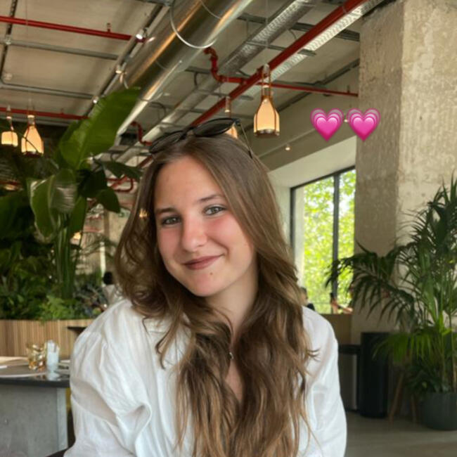 Baby-sitter in Levallois-Perret: Nina