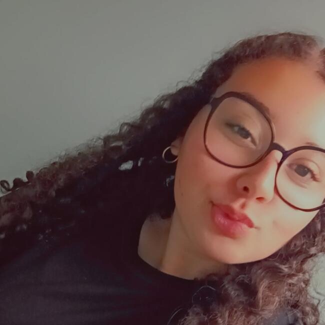 Babysitter in Toulon: Inès