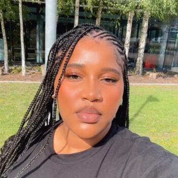 Babysitter στην περιοχή Στόουκ ον Τρεντ: Renee