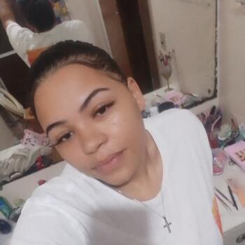 Babysitter in Barra Velha: Monikallyne