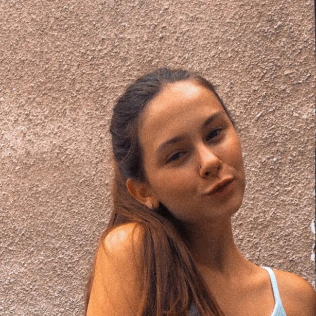 Babysitter in Dolany (Středočeský kraj): Julie