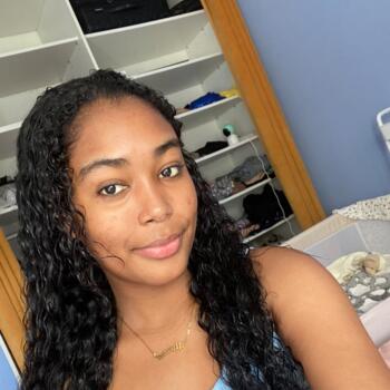 Babysitting job in Melun: babysitting job Alyana
