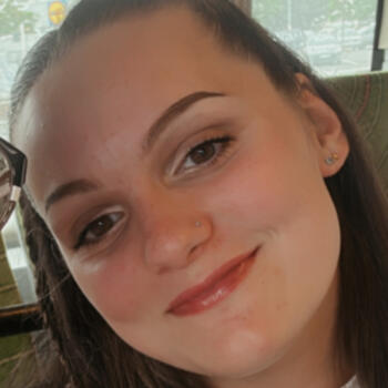 Babysitter in Verrie: Léa