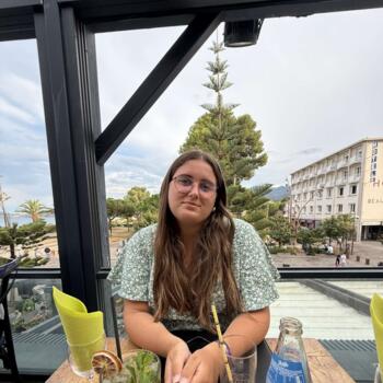 Babysitter in Épône: Amandine