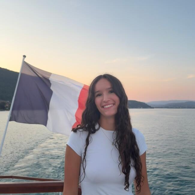 Babysitter in Annecy: Nelly