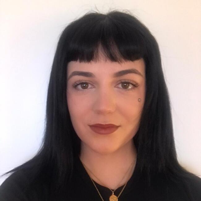 Babysitter in Seville: Adriana