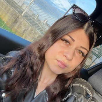 Babysitter in Saint-Pierre-d'Amilly: Lea