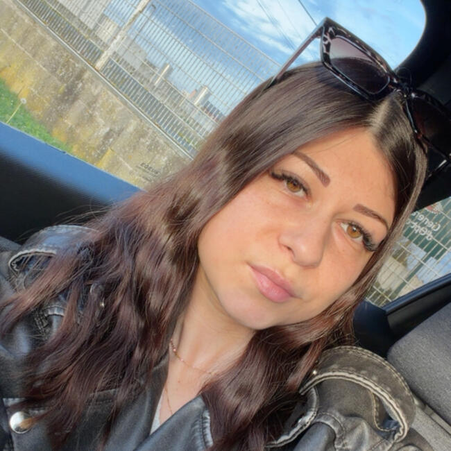 Babysitter in Saint-Pierre-d'Amilly: Lea