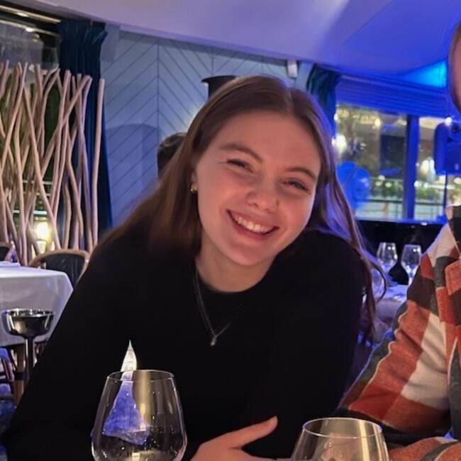 Babysitter in Saint-Louis: Léane