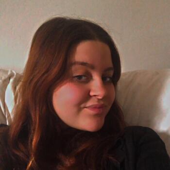 Babysitter in Vailly-sur-Aisne: Gladis