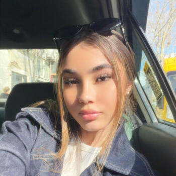Babysitter in Paris: Sara