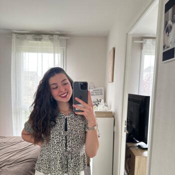 Babysitter in Chevigny-Saint-Sauveur: Lauryne