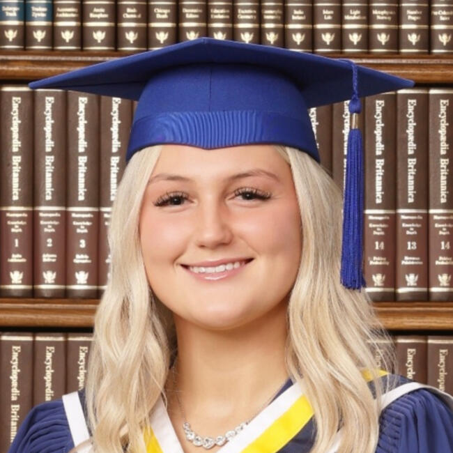 Baby-sitter in Surrey: Haley