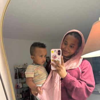 Babysitter in Calgary: Hayat