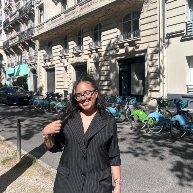Babysitter in Les Ulis: Rania
