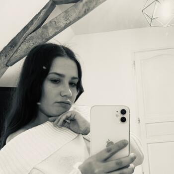 Babysitter in Saint-Pierre-la-Cour: Chloe 