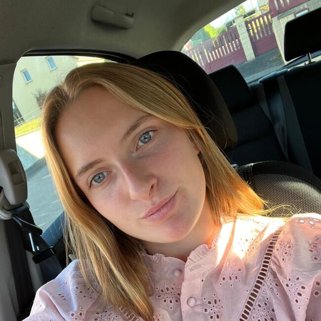 Babysitter in Évrecy: Clara