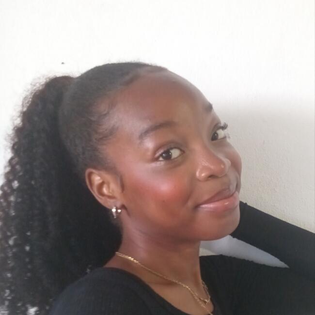 Babysitter in Trafaria: Valdemira Francisco