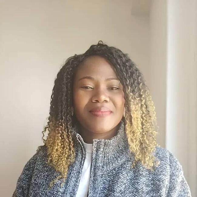 Babysitter in Almada: Loveline Uddah