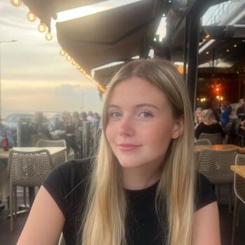 Babysitter in Brentwood: Amelia