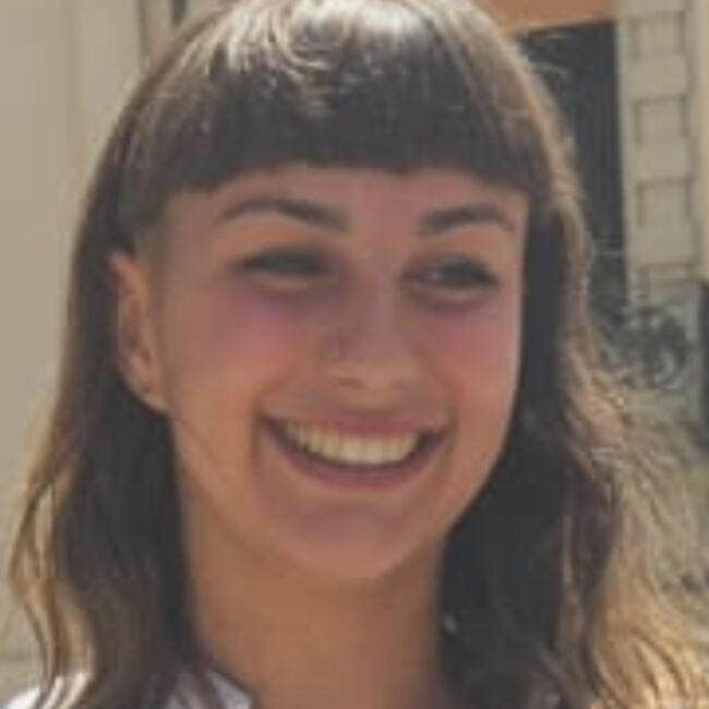 Babysitter in Carrara: Asia