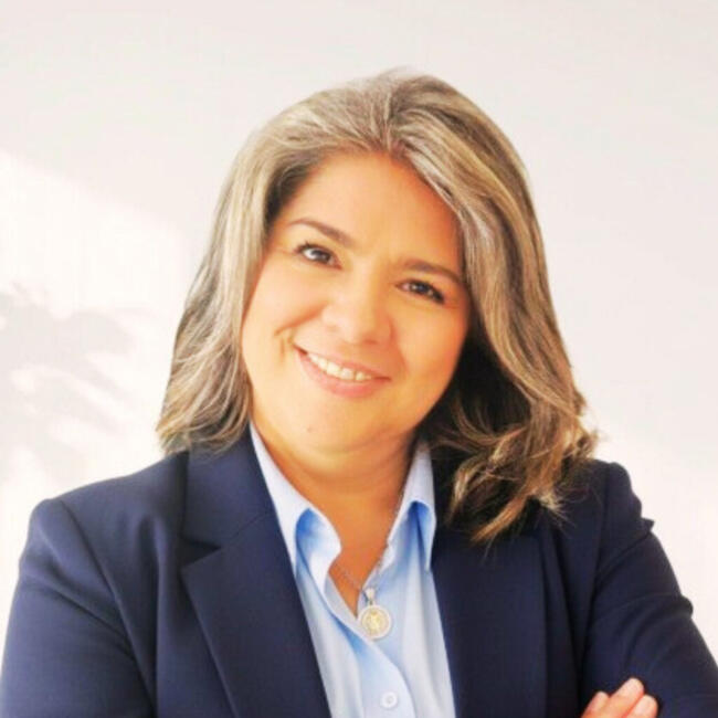 Emprego de babá em Mata de São João: Monica