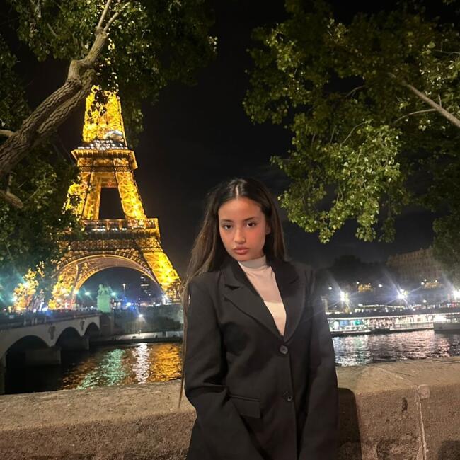 Babysitter in Levallois-Perret: Maria