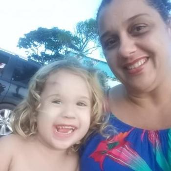 Babysitter in Vila Velha: Flavia