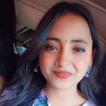 गुरुग्राम में बेबीसिटर: Bhumika