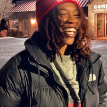 Babysitter in Salisbury: Tia