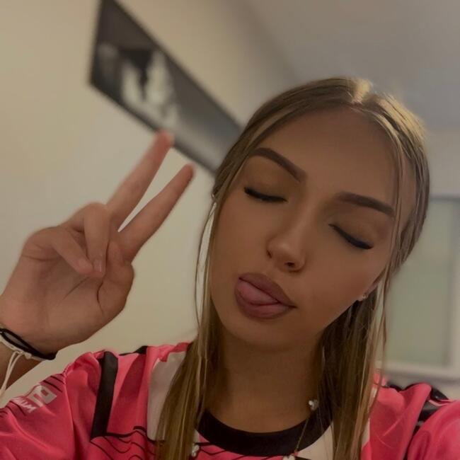 Babysitter in Saint-Baudille-de-la-Tour: Kiara