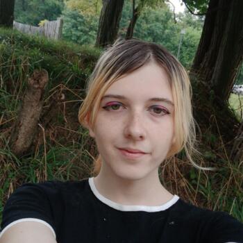 Babysitter in Daisytown (Washington): Kate