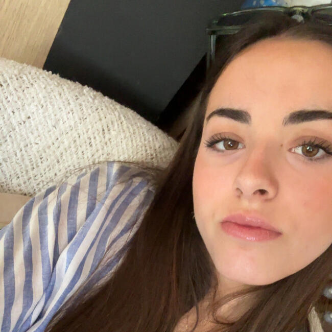 Babysitter in Velaux: Chloé