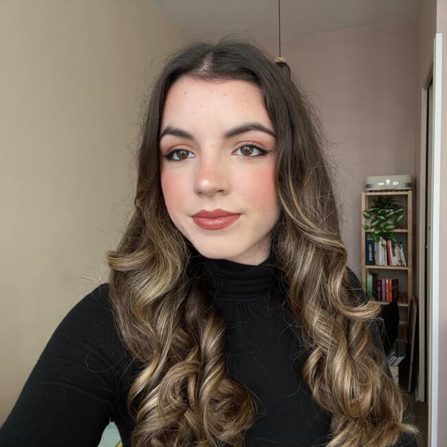 Babysitter in Arçonnay: Eléna