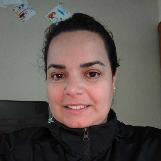 Babysitter in São Leopoldo: Naira