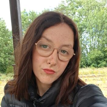 Babysitter in Nevers: Charlene