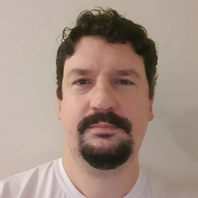 Emprego de babá em Jaraguá do Sul: Denis