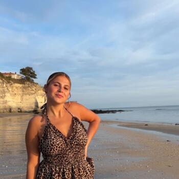 Babysitter in Joué-lès-Tours: Clara