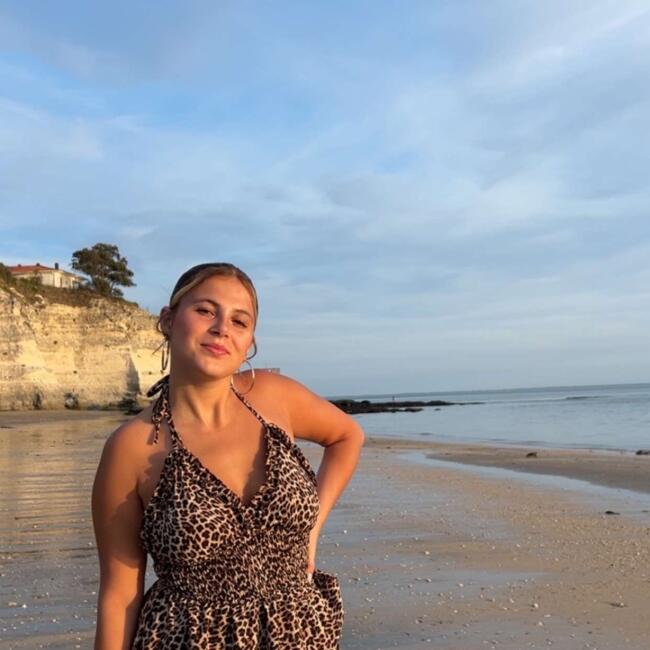 Babysitter in Joué-lès-Tours: Clara