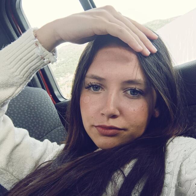 Babysitter in Menton: Thaïs