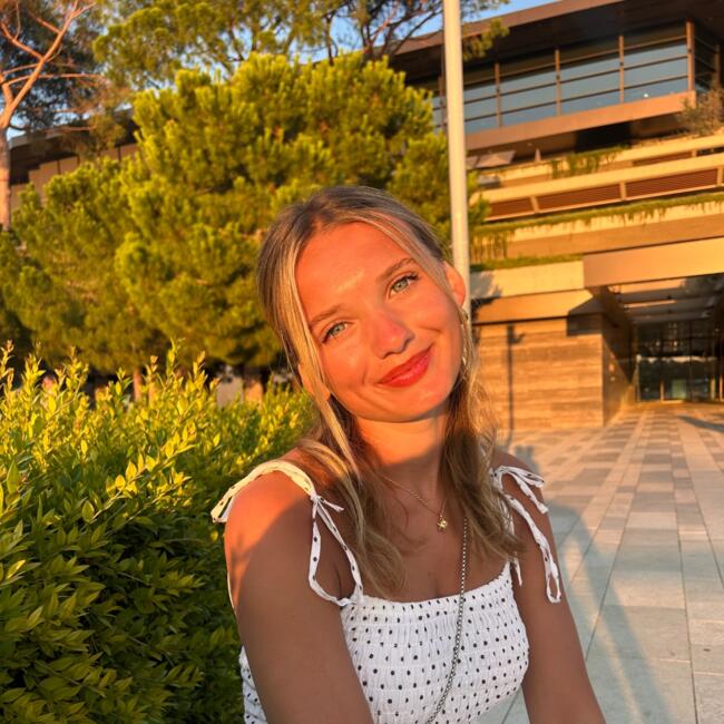 Babysitter in Dunsborough: Katie