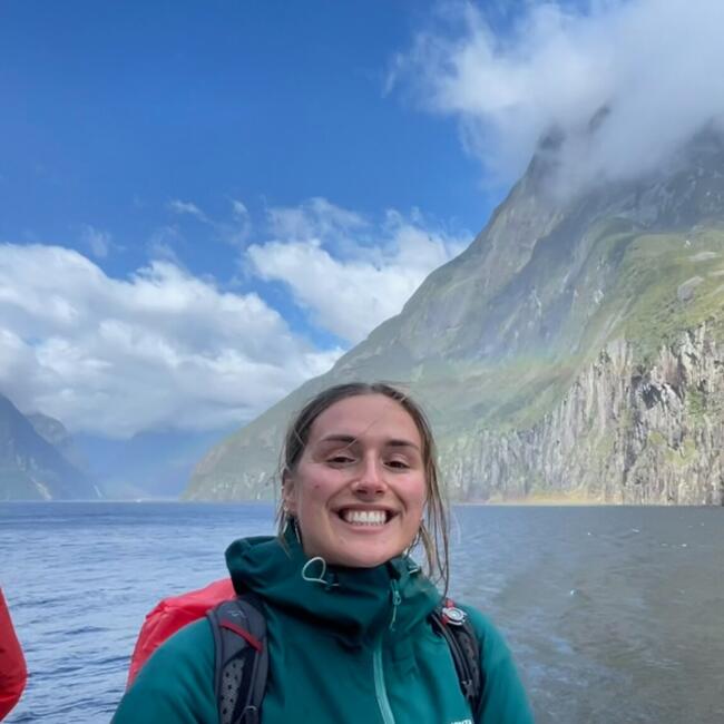 Barnvakt i Queenstown: Cara