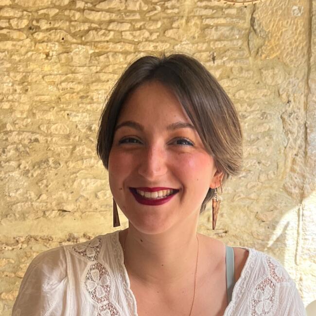 Babysitter in Caen: Laura