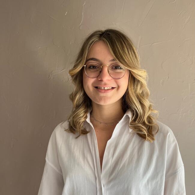 Babysitter in Paris: Nina