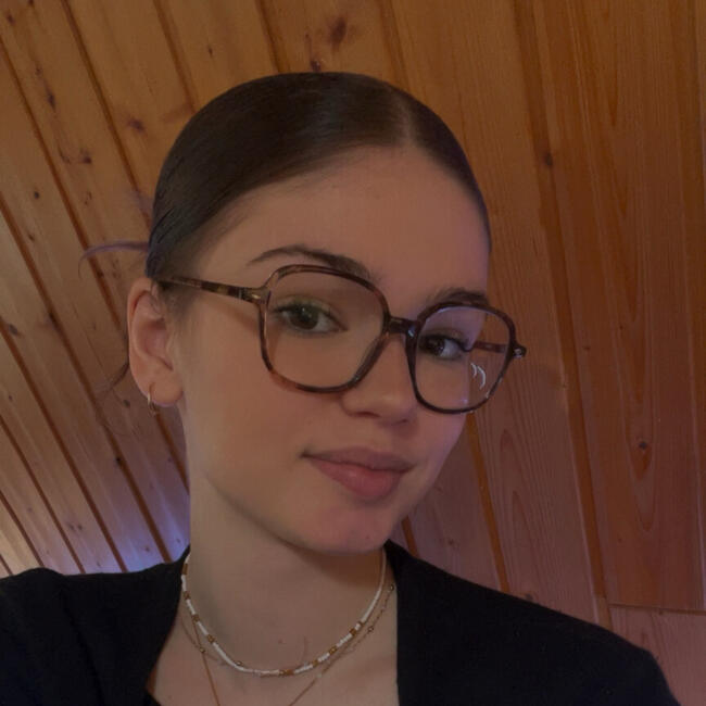 Babysitter in Maninghen-Henne: Elise