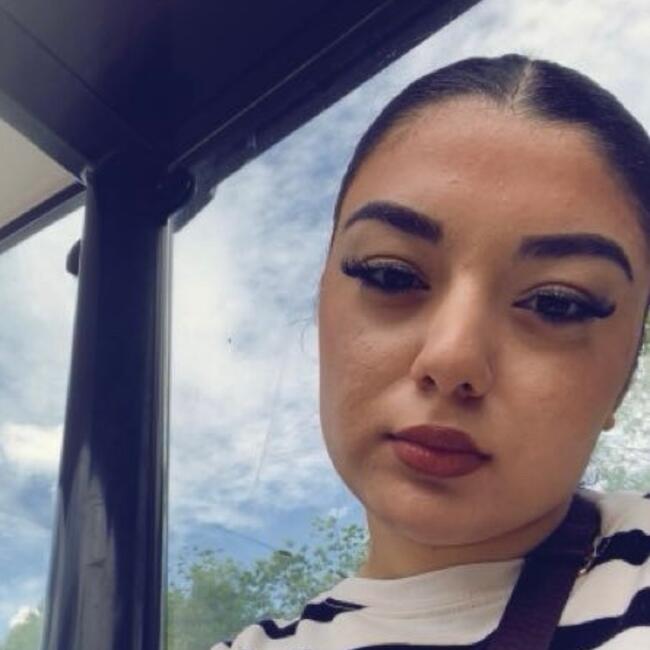 Babysitter in Sint-Agatha-Berchem: Elif