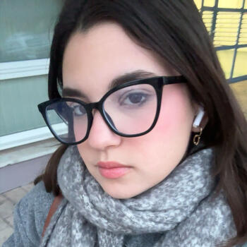 Babysitter in Dunkirk: Eya