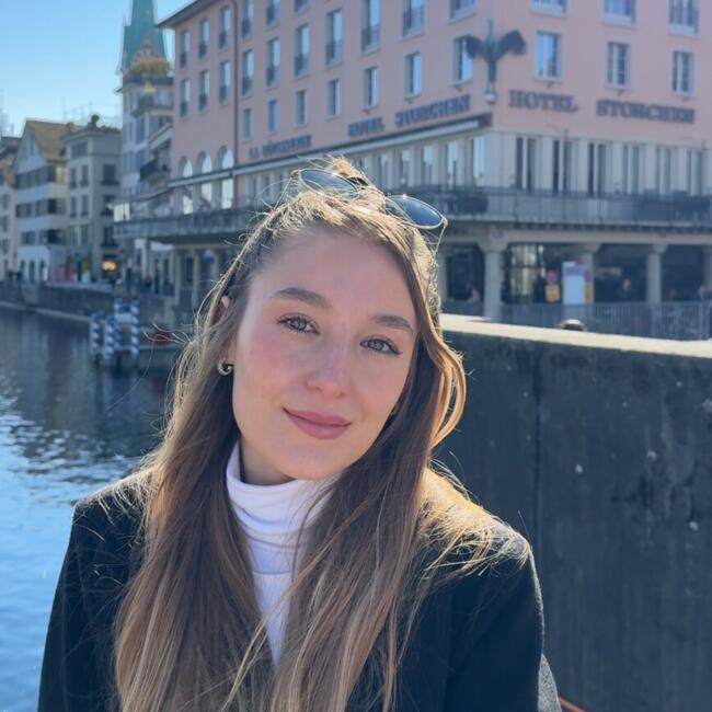 Babysitter in Basel: Iara