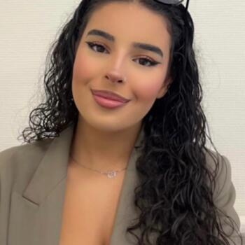 Babysitter in Grand-Charmont: Iliana