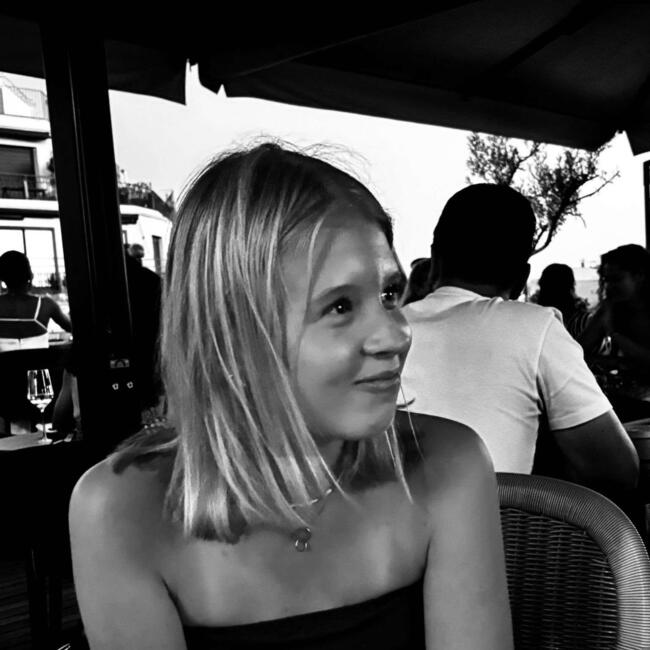 Babysitter in Sint-Martens-Latem: Ella